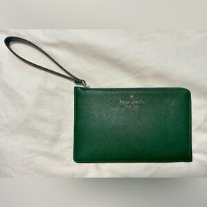 NWOT kate spade Green Staci Wristlet with card slots